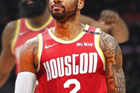 包含Rookie迎来十赛季高光表现，老鹰球迷沸腾！的词条