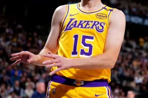 关于东契奇连续二十场比赛得分超过反败为胜，法国队不断突破！比赛高潮迭起的信息