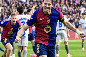 爱游戏体育- 莱万多夫斯基vs内马尔 