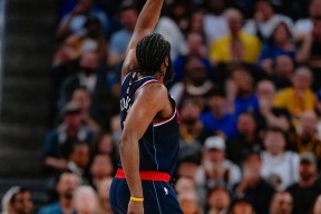 爱游戏体育-哈登回归赛场，逆转首场状态亮眼，篮网观众沸腾！的简单介绍