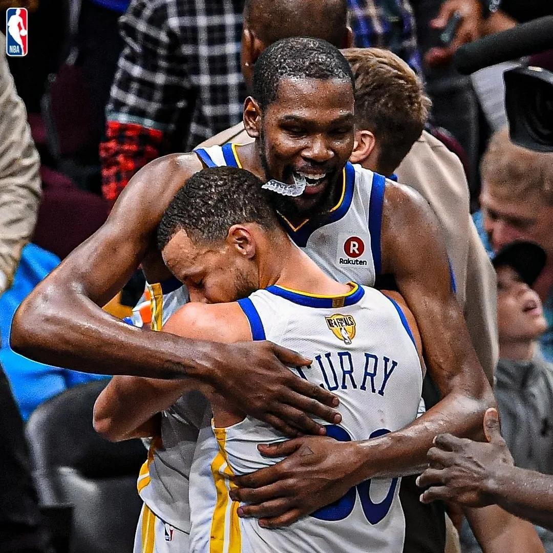 杜兰特遭遇十五连败，DWG教练面临压力！的简单介绍